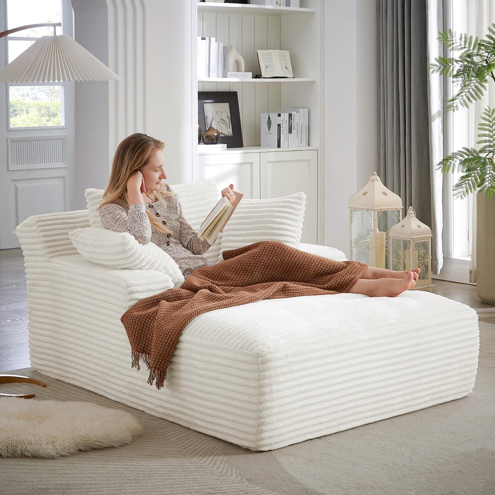 Oversized Chaise Lounge Chair for Indoor Use in White